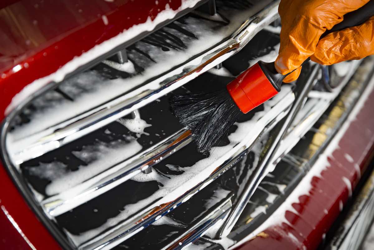 Pulire motore auto wrapping detailing torino automotiverbs carrozzeria torino